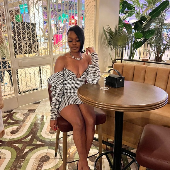 Kylie Puff Sleeve Off Shoulder Houndstooth Dress - Picture 3 of 4